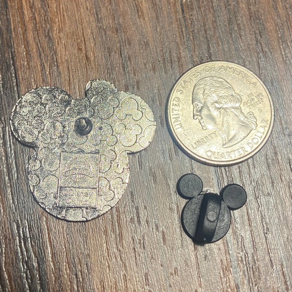 Disney Parks Mickey and friends Goofy Mickey Ears Pin Trader 2018 - Picture 2 of 3